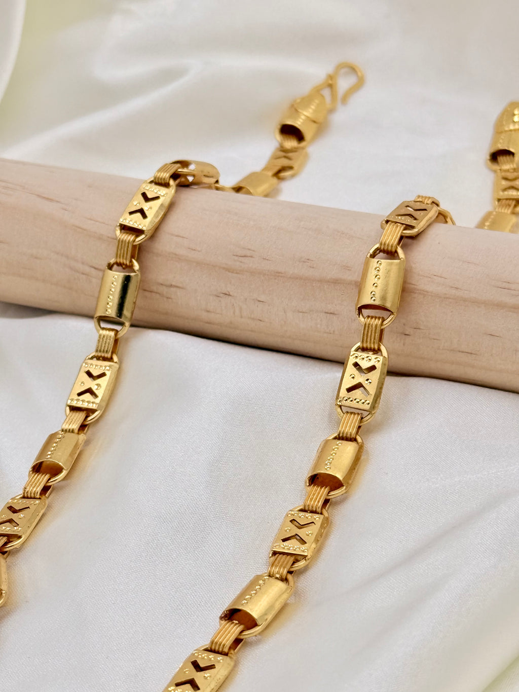 Gold Plated Geometric Barrel Link Chain