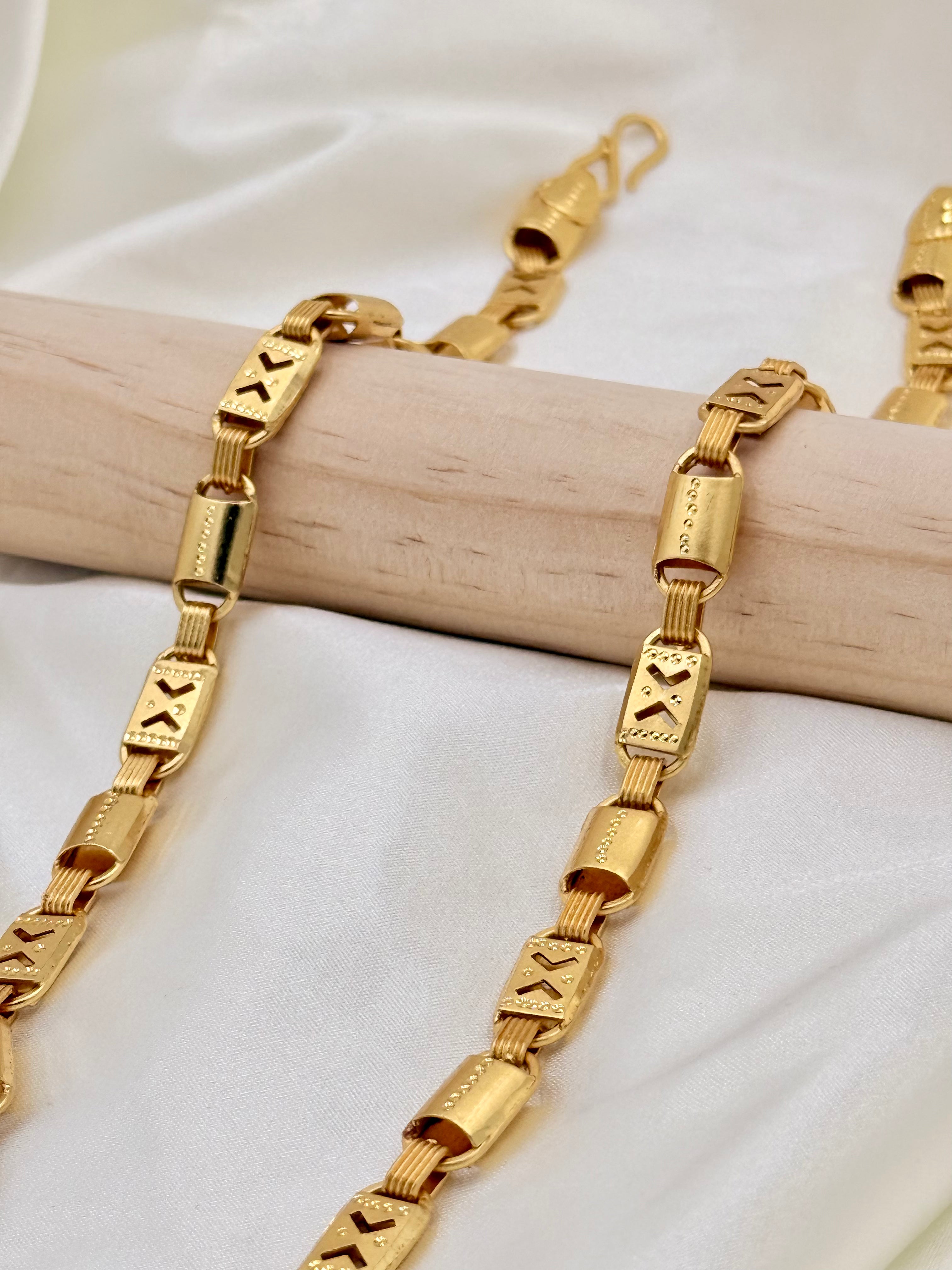 Gold Plated Geometric Barrel Link Chain