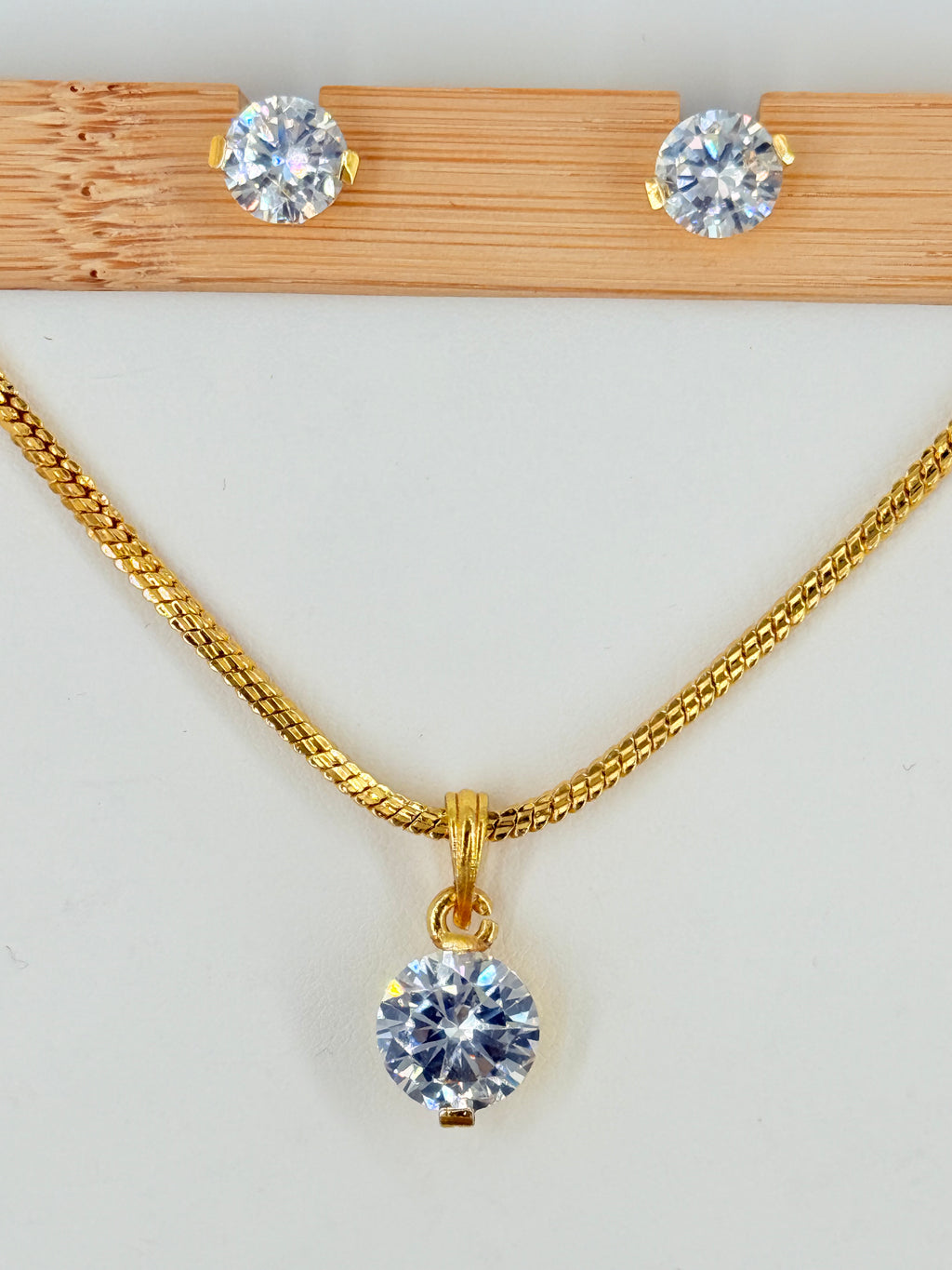 Gold Plated Artificial Solitaire Pendant Set With Chain