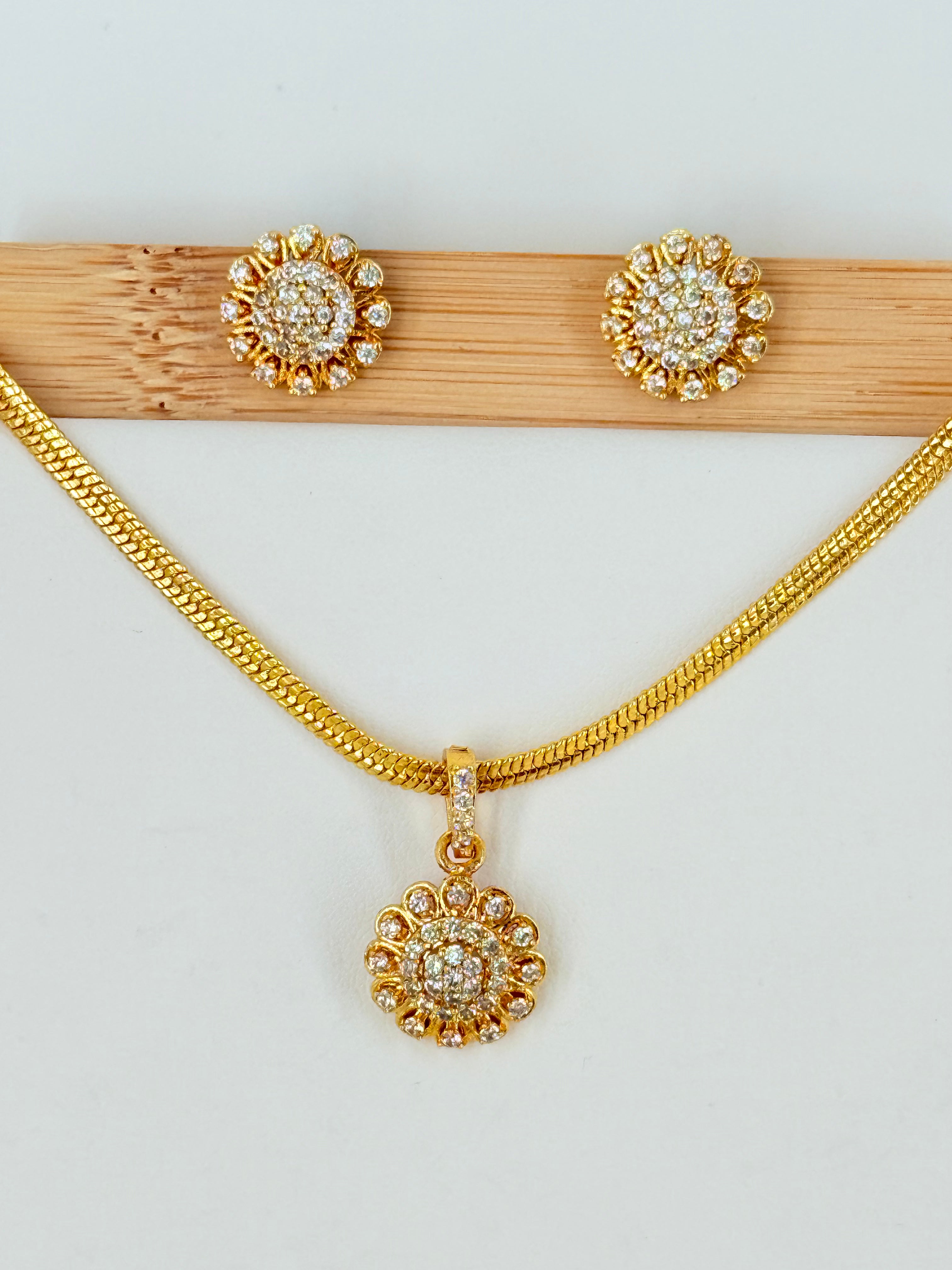 Gold Plated Floral Pendant Set With Chain