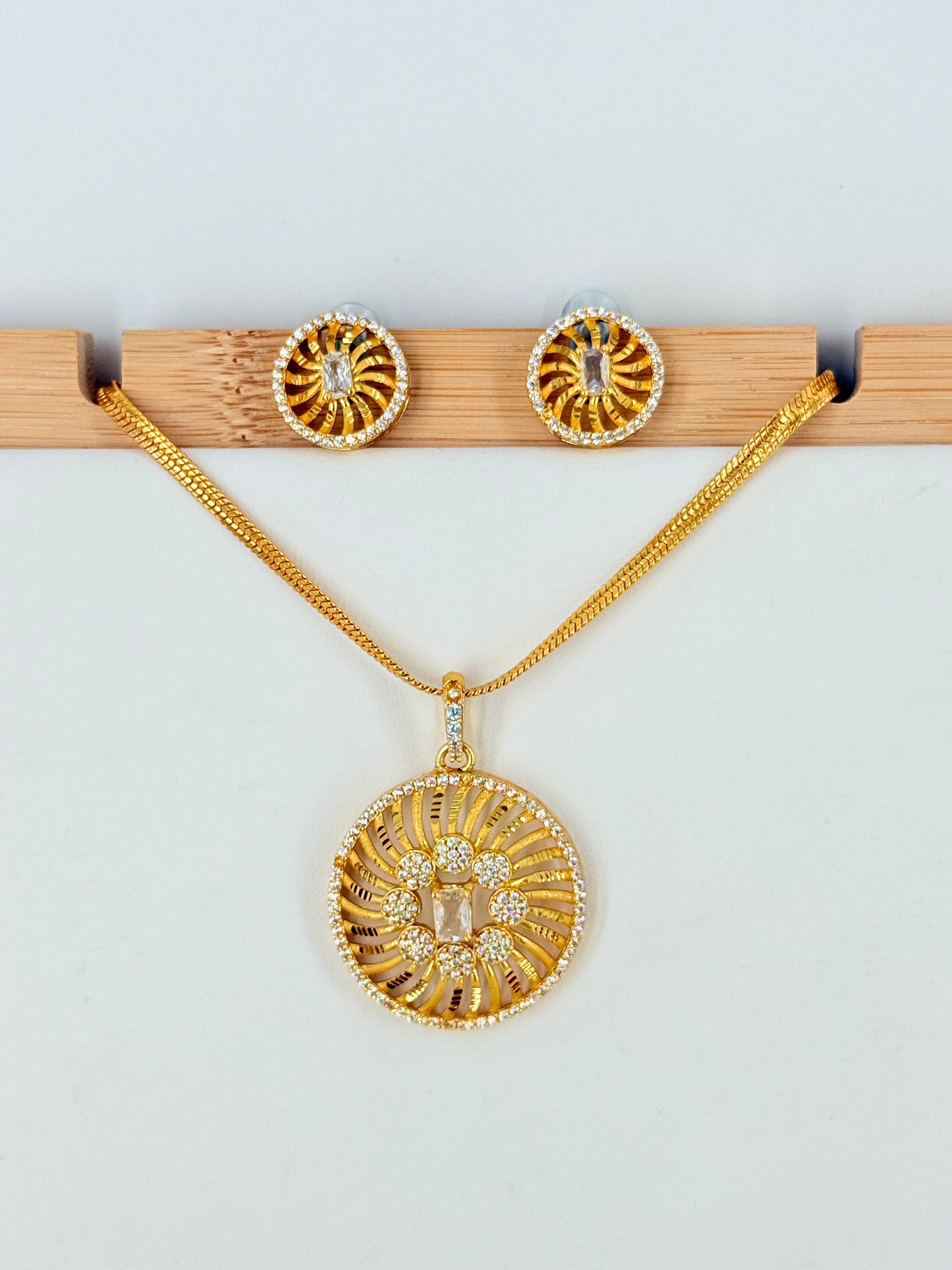Gold Plated Round Designer Stone Pendant Set With Chain