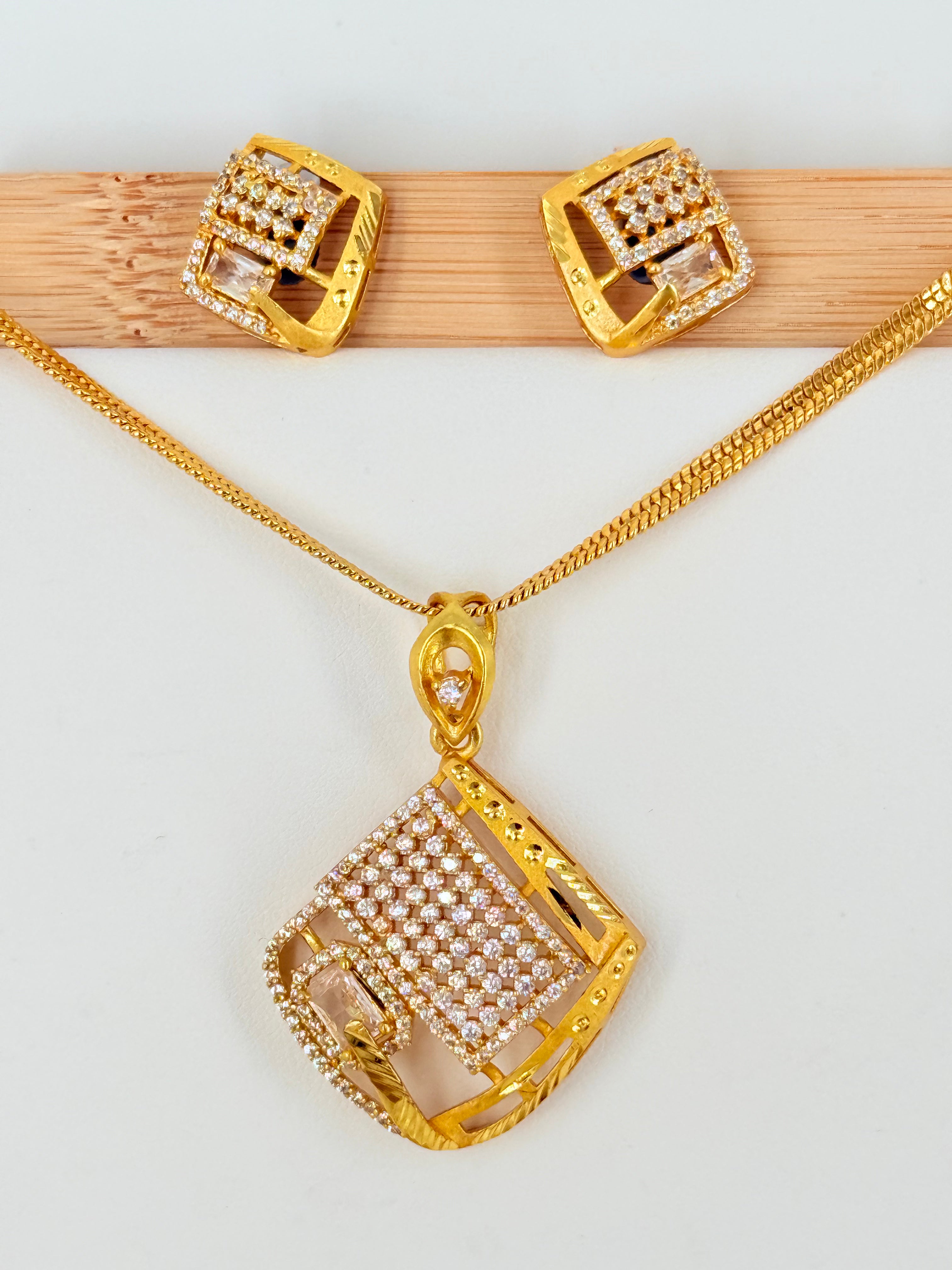Gold Plated Geometric Stone Pendant Set With Chain